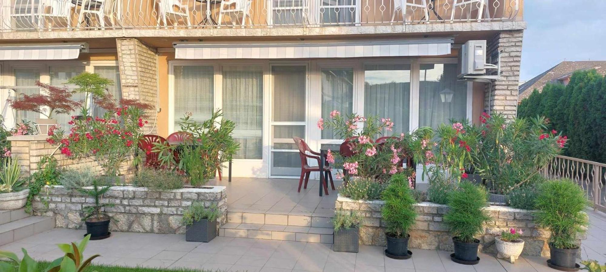 Siesta Apartmanhaz Balatonfuered Exteriör bild