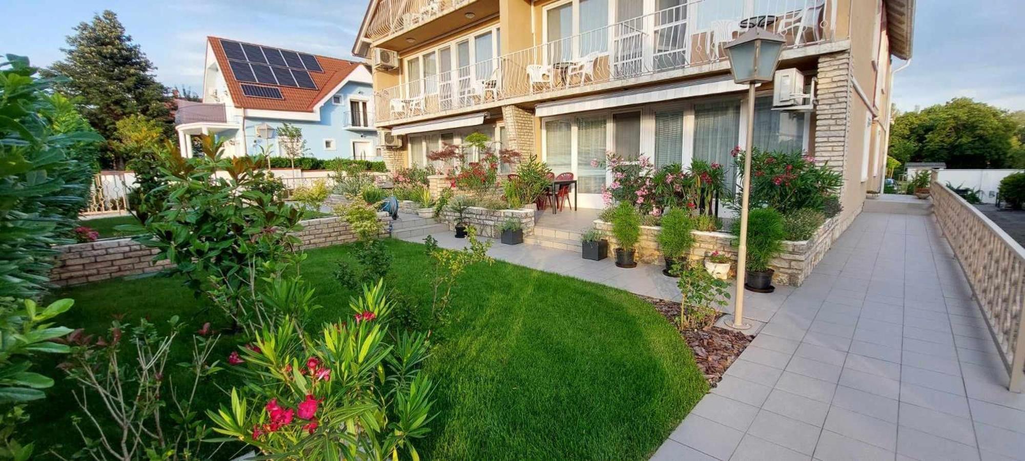 Siesta Apartmanhaz Balatonfuered Exteriör bild