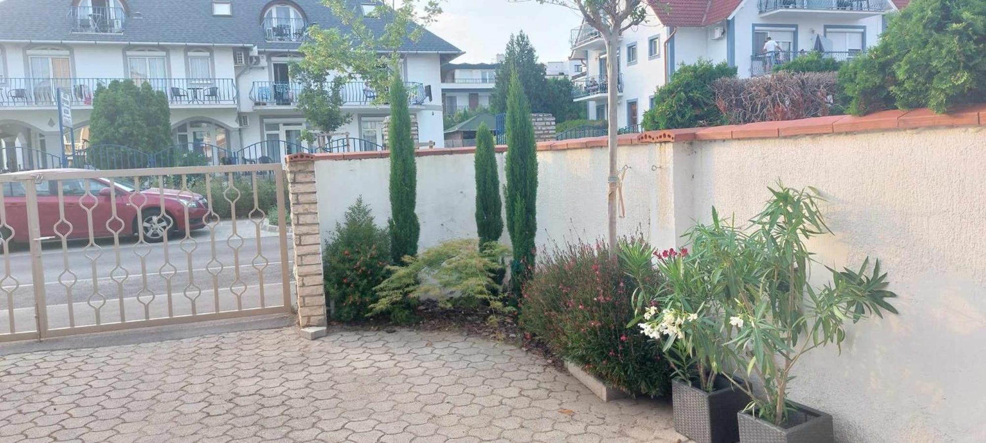 Siesta Apartmanhaz Balatonfuered Exteriör bild