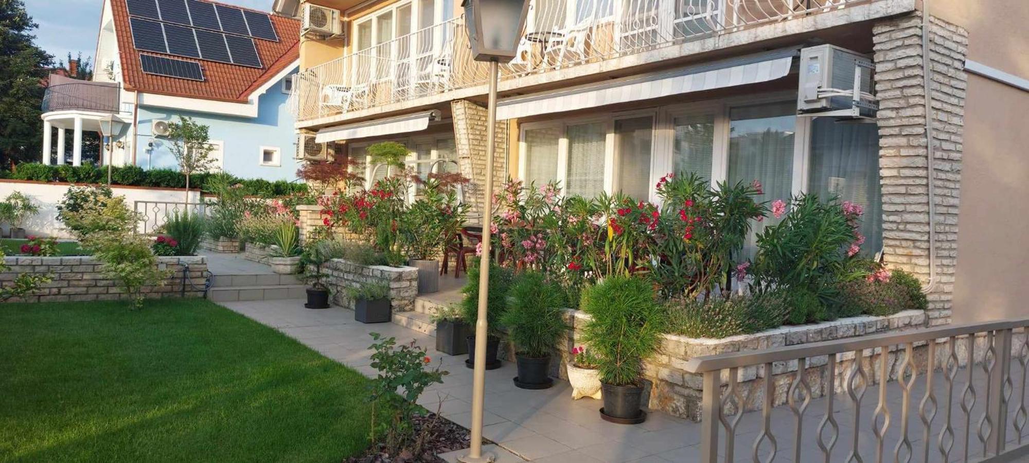 Siesta Apartmanhaz Balatonfuered Exteriör bild