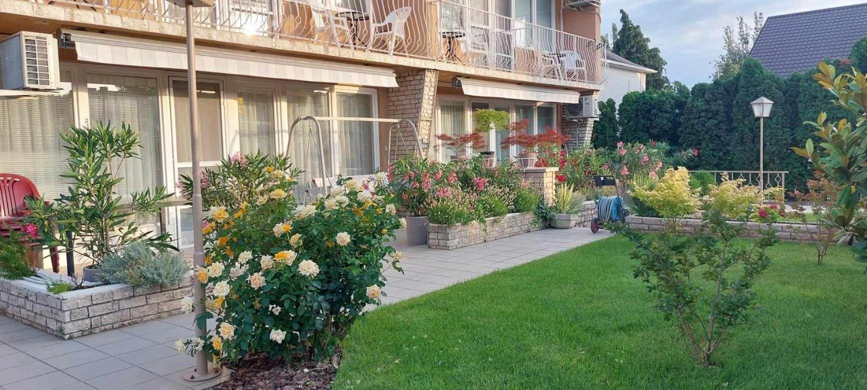 Siesta Apartmanhaz Balatonfuered Exteriör bild