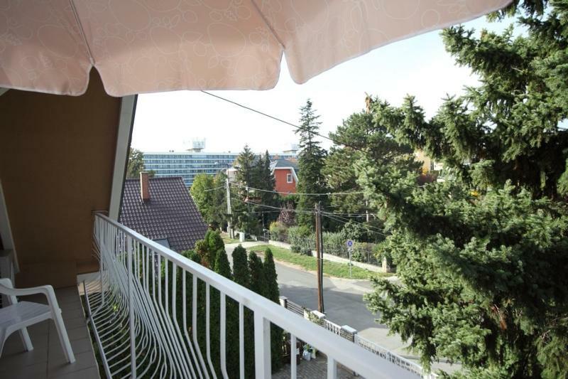 Siesta Apartmanhaz Balatonfuered Exteriör bild