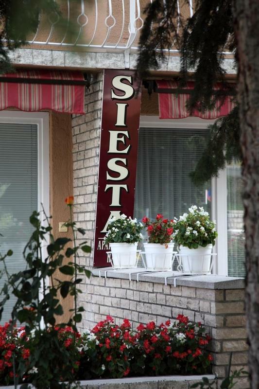 Siesta Apartmanhaz Balatonfuered Exteriör bild