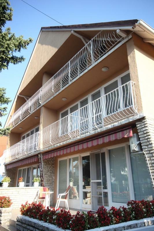 Siesta Apartmanhaz Balatonfuered Exteriör bild