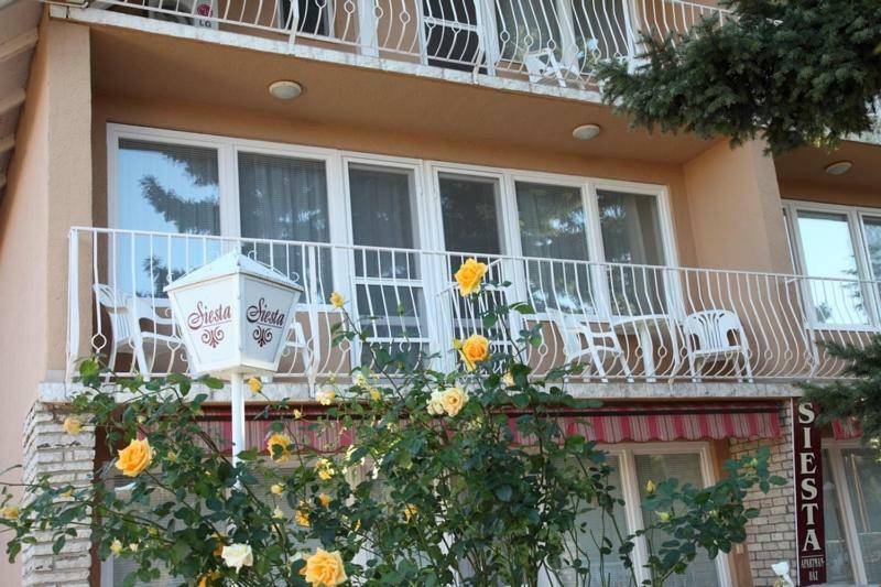 Siesta Apartmanhaz Balatonfuered Exteriör bild